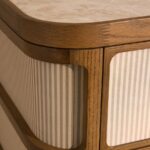 özel üretim komodin, özel ölçü mobilya, sipariş mobilya, ısmarlama komodin, masif ahşap komodin, mermer tablalı komodin, coastal tarz komodin, minimal tasarım komodin, modern chic komodin, çizgili desenli komodin, lüks yatak odası mobilyası, el işçiliği komodin, Soho Home komodin, Soho House interior, Urban Outfitters home tarzı komodin, Anthropologie home mobilya, Zara Home komodin, retro modern komodin, dairesel kulplu komodin