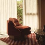 özel üretim koltuk, özel ölçü mobilya, sipariş mobilya, ısmarlama koltuk, bordo kadife koltuk, altıgen form koltuk, minimal tasarım koltuk, modern chic koltuk, lüks oturma koltuğu, retro velvet koltuk, el işçiliği kadife koltuk, salon için club koltuk, Soho Home koltuk, Soho House interior, Urban Outfitters home tarzı koltuk, Anthropologie home mobilya, Zara Home koltuk, geometrik tasarım koltuk, statement furniture
