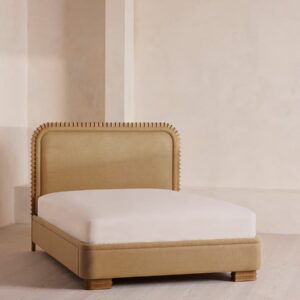 talent design, elvane karyola, kumaş kaplama karyola, yivli kenarlı karyola, coastal tarz karyola, modern coastal karyola, sahil evi yatak odası mobilyası, yazlık ev karyola, lüks kumaş karyola, rahat tasarım karyola, yumuşak başlıklı karyola, modern tasarım yatak, coastal chic karyola, Lulu and Georgia tarzı karyola, Anthropologie tarzı karyola, Soho Home tarzı karyola, minimalist yatak odası karyola, doğal renkli karyola, el işçiliği karyola, sürdürülebilir malzemeli karyola, plaj evi mobilyası, şık yatak odası karyola, rustik coastal karyola, modern bohem karyola, yüksek kalite karyola