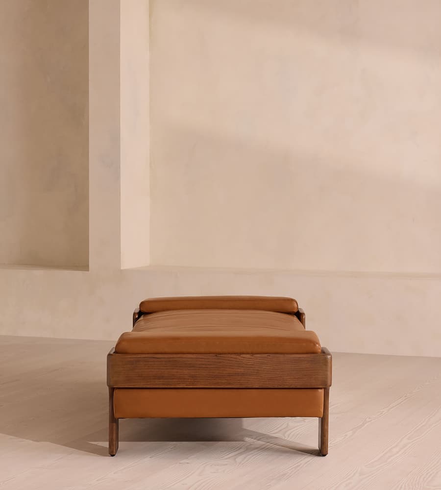 talent design, lorven puf, ceviz masif ayaklı bench, hakiki deri uzun bench, taba deri puf, lüks deri bench, modern tasarım puf, yatak ucu bench, oturma odası bench, giriş holü bench, ceviz ahşap puf, sürdürülebilir malzemeli bench, el işçiliği puf, minimal tasarım bench, modern rustik bench, Soho Home tarzı bench, Lulu and Georgia tarzı puf, Anthropologie tarzı bench, özel üretim bench, özel ölçü puf, sipariş mobilya, ısmarlama mobilya, şık oturma pufu, zarif tasarım bench, fonksiyonel dekoratif bench, yüksek kalite puf
