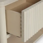 talent design, lunor komodin, masif meşe komodin, çıtalı ahşap komodin, çekmeceli komodin, rustik modern komodin, doğal meşe komodin, country tarz komodin, yatak odası komodini, sade tasarım komodin, iç mekan ahşap mobilya, kompakt şifonyer, rustik meşe yüzey, zarif komodin modeli, küçük alan uyumlu komodin, doğal ahşap çekmecelik, ceviz görünümlü komodin, modern çizgili komodin