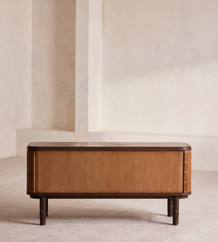 özel üretim büfe, özel ölçü mobilya, sipariş mobilya, ısmarlama büfe, masif meşe büfe dolap, yivli kapaklı büfe, mermer tablalı büfe, coastal chic büfe dolap, modern tasarım büfe, minimal mobilya, lüks salon mobilyası, el işçiliği büfe, retro büfe dolap, Soho Home büfe, Soho House interior, Urban Outfitters home tarzı büfe, Anthropologie home mobilya, Zara Home büfe, yuvarlak köşeli büfe, rattan esintili büfe mobilya
