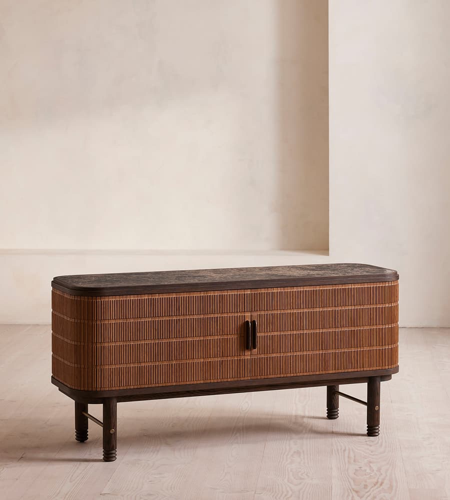 özel üretim büfe, özel ölçü mobilya, sipariş mobilya, ısmarlama büfe, masif meşe büfe dolap, yivli kapaklı büfe, mermer tablalı büfe, coastal chic büfe dolap, modern tasarım büfe, minimal mobilya, lüks salon mobilyası, el işçiliği büfe, retro büfe dolap, Soho Home büfe, Soho House interior, Urban Outfitters home tarzı büfe, Anthropologie home mobilya, Zara Home büfe, yuvarlak köşeli büfe, rattan esintili büfe mobilya