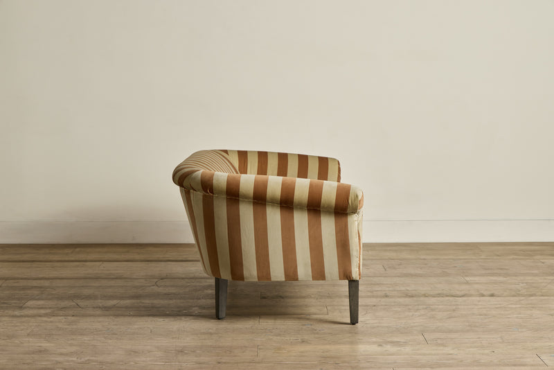 özel üretim kanepe, özel ölçü mobilya, sipariş mobilya, ısmarlama kanepe, bohem chic kanepe, coastal tarz kanepe, çizgili döşeme kanepe, retro chic kanepe, lüks salon kanepe, modern klasik kanepe, el işçiliği kadife kanepe, vintage kanepe tasarımı, Soho Home kanepe, Soho House interior, Urban Outfitters home tarzı kanepe, Anthropologie home mobilya, Zara Home kanepe, çizgili velvet kanepe, İngiliz tarzı salon kanepe