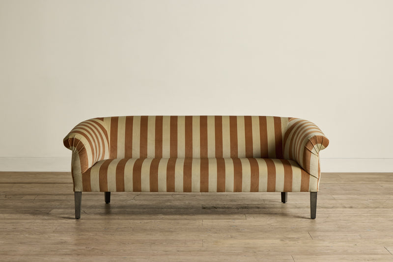 özel üretim kanepe, özel ölçü mobilya, sipariş mobilya, ısmarlama kanepe, bohem chic kanepe, coastal tarz kanepe, çizgili döşeme kanepe, retro chic kanepe, lüks salon kanepe, modern klasik kanepe, el işçiliği kadife kanepe, vintage kanepe tasarımı, Soho Home kanepe, Soho House interior, Urban Outfitters home tarzı kanepe, Anthropologie home mobilya, Zara Home kanepe, çizgili velvet kanepe, İngiliz tarzı salon kanepe