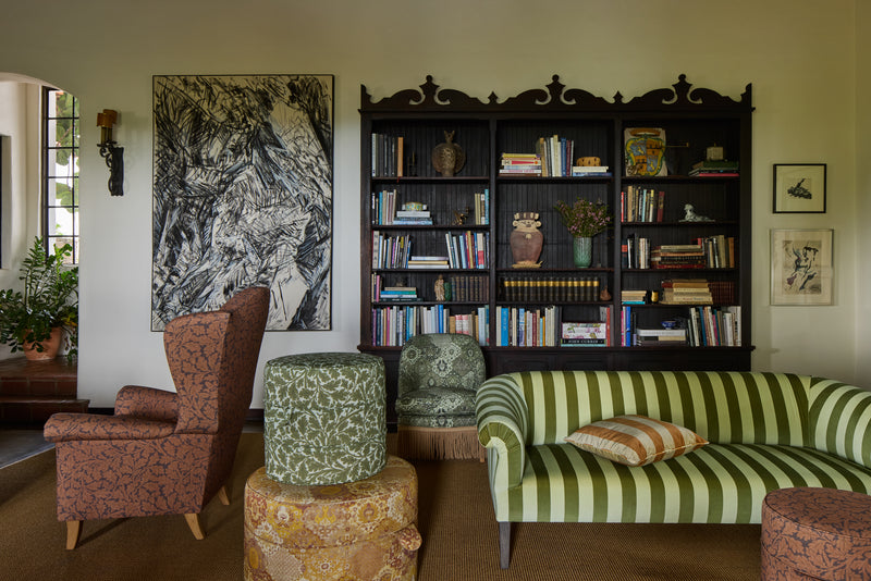 özel üretim kanepe, özel ölçü mobilya, sipariş mobilya, ısmarlama kanepe, bohem chic kanepe, coastal tarz kanepe, çizgili döşeme kanepe, retro chic kanepe, lüks salon kanepe, modern klasik kanepe, el işçiliği kadife kanepe, vintage kanepe tasarımı, Soho Home kanepe, Soho House interior, Urban Outfitters home tarzı kanepe, Anthropologie home mobilya, Zara Home kanepe, çizgili velvet kanepe, İngiliz tarzı salon kanepe