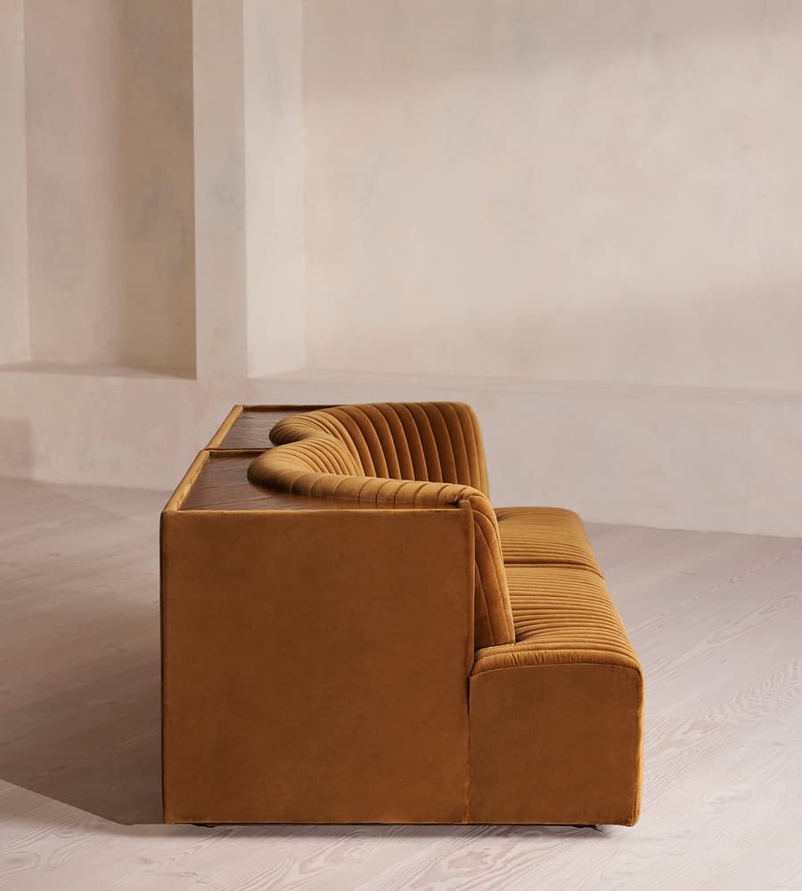 özel üretim kanepe, özel ölçü mobilya, sipariş mobilya, ısmarlama kanepe, modüler loca kanepe, restoran loca koltuğu, bar loca koltuğu, kafe kanepe, modern velvet kanepe, çizgili dikişli kanepe, minimal tasarım kanepe, lüks oturma grubu, Soho Home kanepe, Soho House interior, Urban Outfitters home tarzı kanepe, Anthropologie home mobilya, Zara Home kanepe, retro velvet kanepe, mimari mekân tasarım kanepe