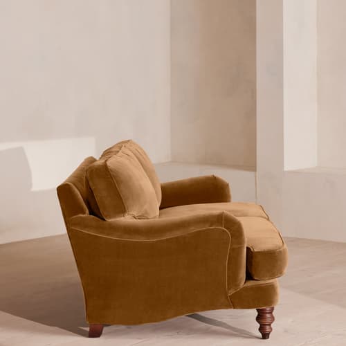 özel üretim kanepe, özel ölçü mobilya, sipariş mobilya, ısmarlama kanepe, bohem tasarım kanepe, İngiliz tarzı kanepe, kadife kaplama kanepe, leke tutmaz kumaş kanepe, retro klasik kanepe, minimal chic kanepe, lüks oturma grubu, el işçiliği kadife kanepe, salon için konforlu kanepe, Soho Home kanepe, Soho House interior, Urban Outfitters home tarzı kanepe, Anthropologie home mobilya, Zara Home kanepe, soft green velvet sofa, timeless design kanepe