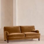 özel üretim kanepe, özel ölçü mobilya, sipariş mobilya, ısmarlama kanepe, bohem tasarım kanepe, İngiliz tarzı kanepe, kadife kaplama kanepe, leke tutmaz kumaş kanepe, retro klasik kanepe, minimal chic kanepe, lüks oturma grubu, el işçiliği kadife kanepe, salon için konforlu kanepe, Soho Home kanepe, Soho House interior, Urban Outfitters home tarzı kanepe, Anthropologie home mobilya, Zara Home kanepe, soft green velvet sofa, timeless design kanepe