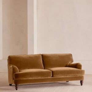 özel üretim kanepe, özel ölçü mobilya, sipariş mobilya, ısmarlama kanepe, bohem tasarım kanepe, İngiliz tarzı kanepe, kadife kaplama kanepe, leke tutmaz kumaş kanepe, retro klasik kanepe, minimal chic kanepe, lüks oturma grubu, el işçiliği kadife kanepe, salon için konforlu kanepe, Soho Home kanepe, Soho House interior, Urban Outfitters home tarzı kanepe, Anthropologie home mobilya, Zara Home kanepe, soft green velvet sofa, timeless design kanepe