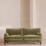özel üretim kanepe, özel ölçü mobilya, sipariş mobilya, ısmarlama kanepe, bohem tasarım kanepe, İngiliz tarzı kanepe, kadife kaplama kanepe, leke tutmaz kumaş kanepe, retro klasik kanepe, minimal chic kanepe, lüks oturma grubu, el işçiliği kadife kanepe, salon için konforlu kanepe, Soho Home kanepe, Soho House interior, Urban Outfitters home tarzı kanepe, Anthropologie home mobilya, Zara Home kanepe, soft green velvet sofa, timeless design kanepe