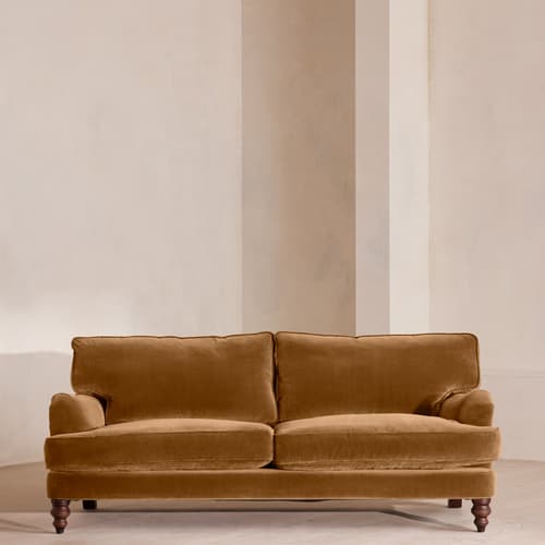 özel üretim kanepe, özel ölçü mobilya, sipariş mobilya, ısmarlama kanepe, bohem tasarım kanepe, İngiliz tarzı kanepe, kadife kaplama kanepe, leke tutmaz kumaş kanepe, retro klasik kanepe, minimal chic kanepe, lüks oturma grubu, el işçiliği kadife kanepe, salon için konforlu kanepe, Soho Home kanepe, Soho House interior, Urban Outfitters home tarzı kanepe, Anthropologie home mobilya, Zara Home kanepe, soft green velvet sofa, timeless design kanepe