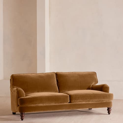 özel üretim kanepe, özel ölçü mobilya, sipariş mobilya, ısmarlama kanepe, bohem tasarım kanepe, İngiliz tarzı kanepe, kadife kaplama kanepe, leke tutmaz kumaş kanepe, retro klasik kanepe, minimal chic kanepe, lüks oturma grubu, el işçiliği kadife kanepe, salon için konforlu kanepe, Soho Home kanepe, Soho House interior, Urban Outfitters home tarzı kanepe, Anthropologie home mobilya, Zara Home kanepe, soft green velvet sofa, timeless design kanepe