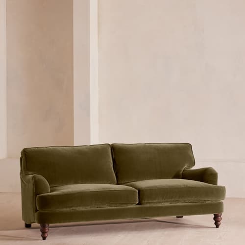 özel üretim kanepe, özel ölçü mobilya, sipariş mobilya, ısmarlama kanepe, bohem tasarım kanepe, İngiliz tarzı kanepe, kadife kaplama kanepe, leke tutmaz kumaş kanepe, retro klasik kanepe, minimal chic kanepe, lüks oturma grubu, el işçiliği kadife kanepe, salon için konforlu kanepe, Soho Home kanepe, Soho House interior, Urban Outfitters home tarzı kanepe, Anthropologie home mobilya, Zara Home kanepe, soft green velvet sofa, timeless design kanepe
