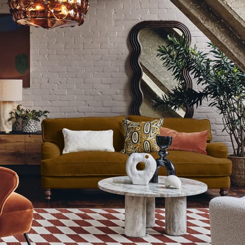 özel üretim kanepe, özel ölçü mobilya, sipariş mobilya, ısmarlama kanepe, bohem tasarım kanepe, İngiliz tarzı kanepe, kadife kaplama kanepe, leke tutmaz kumaş kanepe, retro klasik kanepe, minimal chic kanepe, lüks oturma grubu, el işçiliği kadife kanepe, salon için konforlu kanepe, Soho Home kanepe, Soho House interior, Urban Outfitters home tarzı kanepe, Anthropologie home mobilya, Zara Home kanepe, soft green velvet sofa, timeless design kanepe