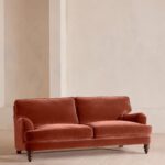 özel üretim kanepe, özel ölçü mobilya, sipariş mobilya, ısmarlama kanepe, bohem tasarım kanepe, İngiliz tarzı kanepe, kadife kaplama kanepe, leke tutmaz kumaş kanepe, retro klasik kanepe, minimal chic kanepe, lüks oturma grubu, el işçiliği kadife kanepe, salon için konforlu kanepe, Soho Home kanepe, Soho House interior, Urban Outfitters home tarzı kanepe, Anthropologie home mobilya, Zara Home kanepe, soft green velvet sofa, timeless design kanepe