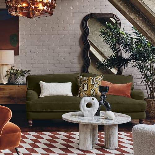 özel üretim kanepe, özel ölçü mobilya, sipariş mobilya, ısmarlama kanepe, bohem tasarım kanepe, İngiliz tarzı kanepe, kadife kaplama kanepe, leke tutmaz kumaş kanepe, retro klasik kanepe, minimal chic kanepe, lüks oturma grubu, el işçiliği kadife kanepe, salon için konforlu kanepe, Soho Home kanepe, Soho House interior, Urban Outfitters home tarzı kanepe, Anthropologie home mobilya, Zara Home kanepe, soft green velvet sofa, timeless design kanepe