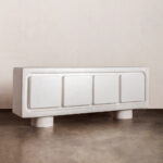 Arel Dolap, modern dolap, heykelsi tasarım mobilya, özel üretim dolap, minimalist depolama ünitesi, avangart mobilya, silindirik ayaklı dolap, sustainable furniture, custom made cabinet, contemporary furniture Istanbul, coastal home mobilya, Urla Bodrum Çeşme yazlık ev mobilyası