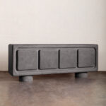 Arel Dolap, modern dolap, heykelsi tasarım mobilya, özel üretim dolap, minimalist depolama ünitesi, avangart mobilya, silindirik ayaklı dolap, sustainable furniture, custom made cabinet, contemporary furniture Istanbul, coastal home mobilya, Urla Bodrum Çeşme yazlık ev mobilyası