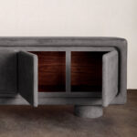 Arel Dolap, modern dolap, heykelsi tasarım mobilya, özel üretim dolap, minimalist depolama ünitesi, avangart mobilya, silindirik ayaklı dolap, sustainable furniture, custom made cabinet, contemporary furniture Istanbul, coastal home mobilya, Urla Bodrum Çeşme yazlık ev mobilyası