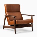 zamansız estetik, doğal modernizm, midimalizm, kişiselleştirilmiş tasarım, Ege sahil evi mobilyası, Yunan adaları ilhamı, offline lüks, dalga formu etkisi, Maison Française dekorasyon dili, minimal modern berjer, masif ceviz ahşap koltuk, doğal deri kaplama koltuk, özel üretim mobilya, Nişantaşı tasarım mağazası