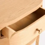 Lunera Komodin, modern komodin, masif ahşap komodin, çekmeceli komodin, özel üretim komodin, minimalist komodin tasarımı, zarif ahşap komodin, sustainable furniture, custom made nightstand, contemporary furniture Istanbul, coastal home mobilya, Urla Bodrum Çeşme yazlık ev mobilyası