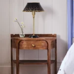 Lunera Komodin, modern komodin, masif ahşap komodin, çekmeceli komodin, özel üretim komodin, minimalist komodin tasarımı, zarif ahşap komodin, sustainable furniture, custom made nightstand, contemporary furniture Istanbul, coastal home mobilya, Urla Bodrum Çeşme yazlık ev mobilyası