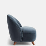 Melora Berjer, modern berjer tasarımı, kadife berjer, özel üretim berjer, lüks oturma koltuğu, minimalist berjer, rahat berjer, doğal ahşap mobilya, sustainable furniture, custom made armchair, contemporary furniture Istanbul, coastal home mobilya, Urla Bodrum Çeşme yazlık ev mobilyası