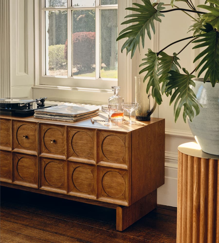 talent design, orello pikap dolabı, plak dolabı, masif meşe dolap, pikap ünitesi, modern plak mobilyası, özel üretim mobilya, özel ölçü mobilya, sipariş mobilya, ısmarlama mobilya, handcrafted record cabinet, turntable stand
