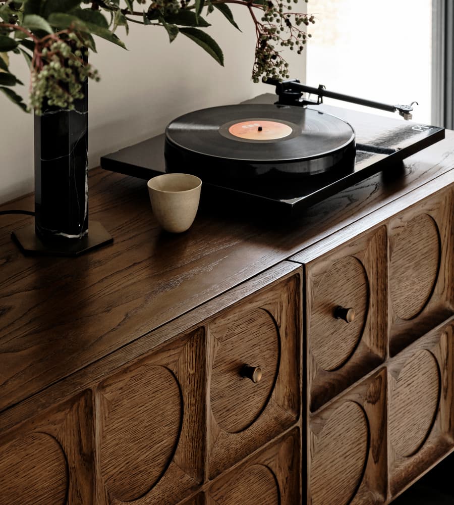 talent design, orello pikap dolabı, plak dolabı, masif meşe dolap, pikap ünitesi, modern plak mobilyası, özel üretim mobilya, özel ölçü mobilya, sipariş mobilya, ısmarlama mobilya, handcrafted record cabinet, turntable stand
