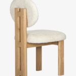Orena Sandalye, modern sandalye tasarımı, masif ahşap sandalye, özel üretim sandalye, lüks yemek odası sandalyesi, minimalist sandalye, yuvarlak sırtlı sandalye, doğal ahşap mobilya, sustainable furniture, custom made chair, contemporary furniture Istanbul, coastal home mobilya, Urla Bodrum Çeşme yazlık ev mobilyası