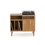 Ravel Pikap ve Plak Dolabı, pikap dolabı, plak koleksiyon mobilyası, masif ahşap plak dolabı, modern pikap ünitesi, özel üretim plak dolabı, yiv detaylı dolap, sustainable furniture, custom made cabinet, contemporary furniture Istanbul, minimal plak dolabı, Urla Bodrum Çeşme coastal home mobilya