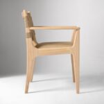 dokuma sırtlı sandalye, masif ahşap sandalye, modern yemek sandalyesi, minimal sandalye tasarımı, doğal cila mobilya, zamansız sandalye modeli, Maison Française dekorasyon dili, coastal ev mobilyası, Talent Design sandalye, kişiye özel üretim sandalye