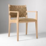 dokuma sırtlı sandalye, masif ahşap sandalye, modern yemek sandalyesi, minimal sandalye tasarımı, doğal cila mobilya, zamansız sandalye modeli, Maison Française dekorasyon dili, coastal ev mobilyası, Talent Design sandalye, kişiye özel üretim sandalye