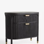 Rivona Komodin, fluting detaylı komodin, siyah komodin, masif ahşap komodin, özel üretim komodin, zamansız mobilya, sessiz zenginlik, offline lüks, sustainable furniture, custom made nightstand, contemporary furniture Istanbul, Ege evi mobilyası, Yunan adaları tarzı mobilya, Urla Bodrum Çeşme yazlık ev mobilyası
