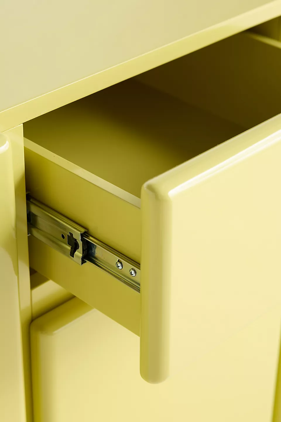 talent design, solera büfe, sarı büfe, modern büfe, lake büfe, minimalist büfe, contemporary sideboard, renkli dolap, özel üretim mobilya, özel ölçü mobilya, sipariş mobilya, ısmarlama mobilya, handcrafted sideboard, custom made buffet