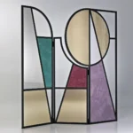 aurelia paravan, art deco paravan, renkli cam oda bölücü, dekoratif paravan, modern metal paravan, özel üretim paravan, sipariş mobilya, ısmarlama tasarım, geometrik cam bölücü, luxury room divider, artistic screen