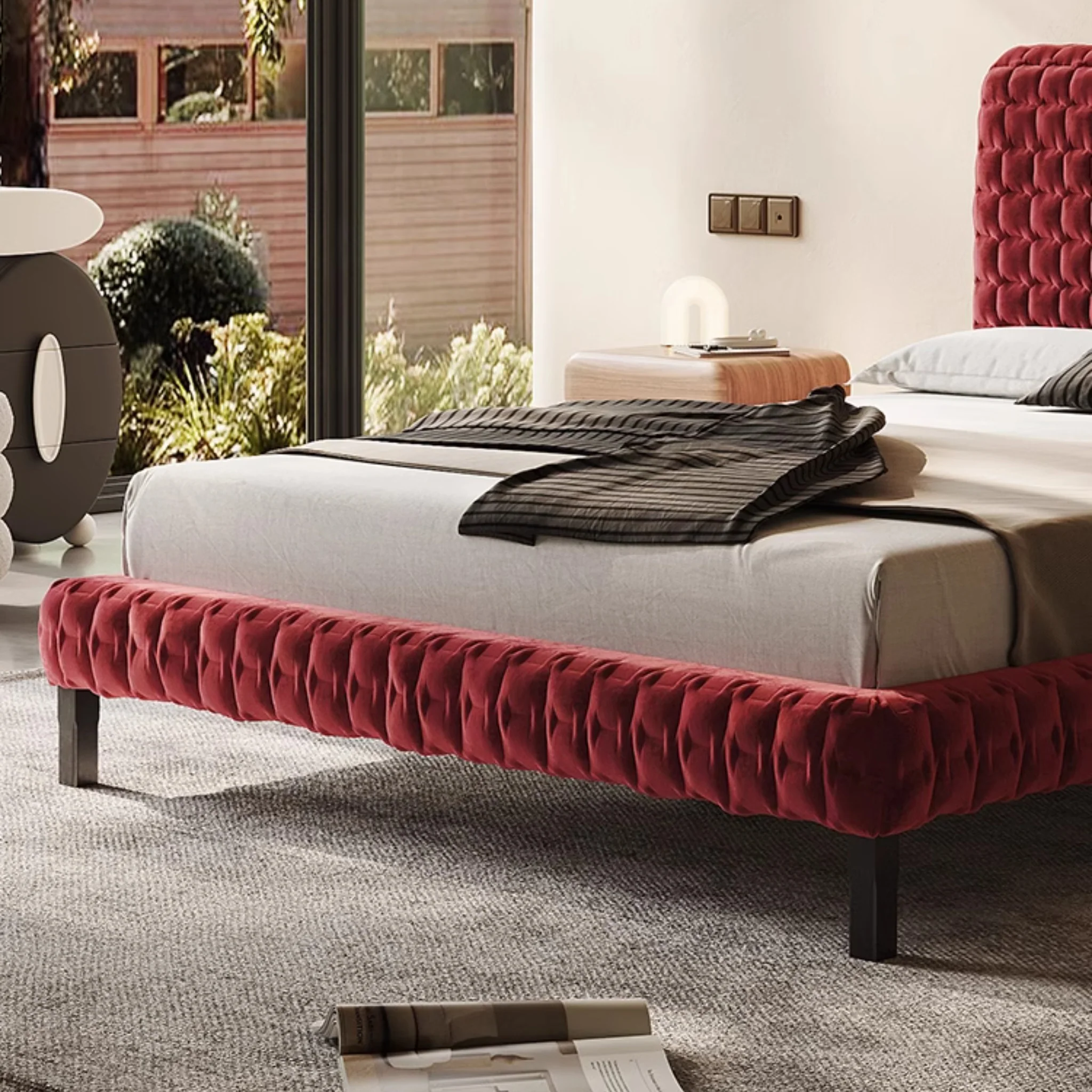 bravena karyola, bordo kapitone yatak, kadife döşemeli karyola, modern şık yatak, özel üretim mobilya, ısmarlama karyola, petek desenli başlık, luxury velvet bed, statement bed frame, talent design karyola
