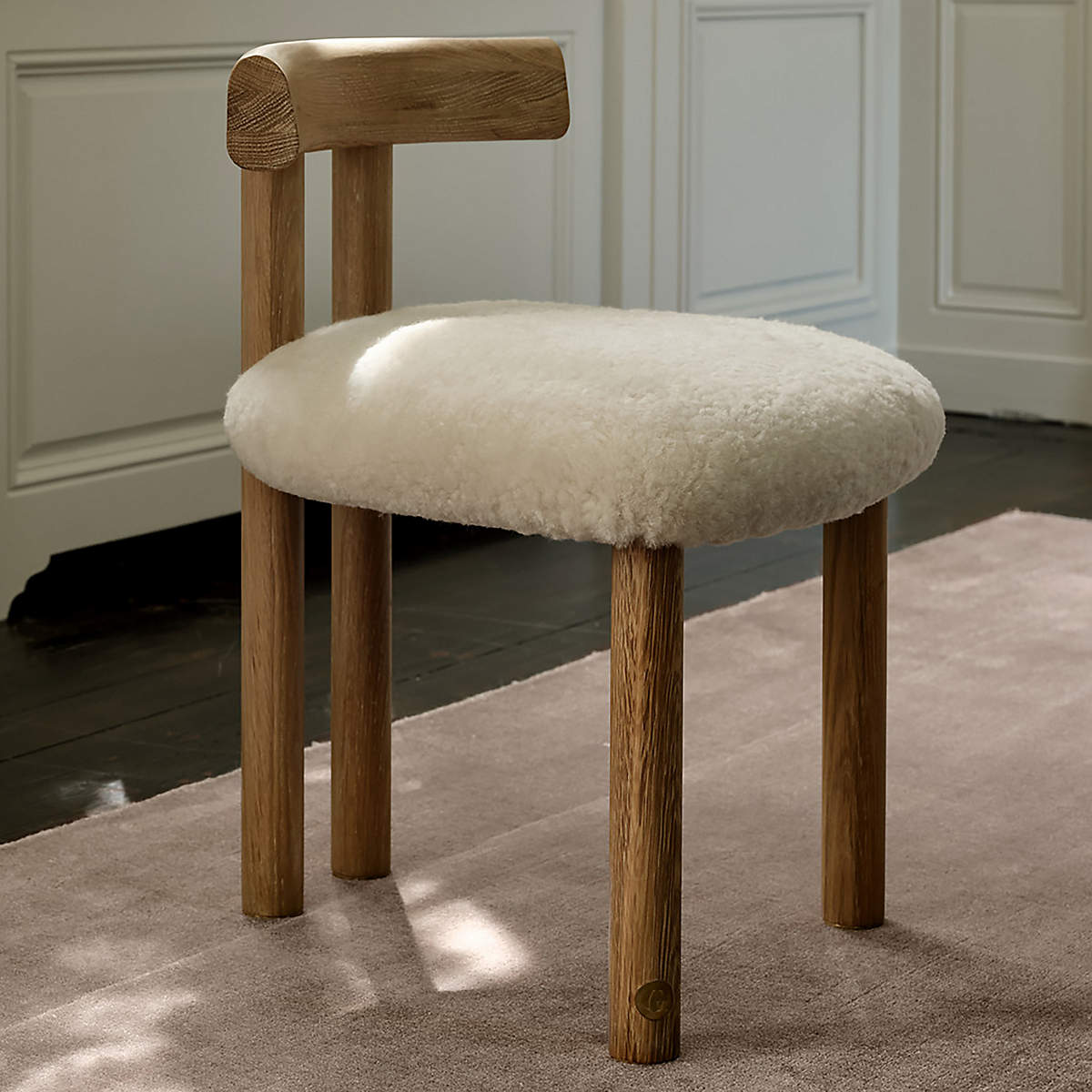 talent design, falden sandalye, İskandinav sandalye, koyun postu döşeme, minimal sandalye, doğal ahşap sandalye, modern tasarım sandalye, özel üretim mobilya, sipariş mobilya, ısmarlama mobilya, özel ölçü sandalye