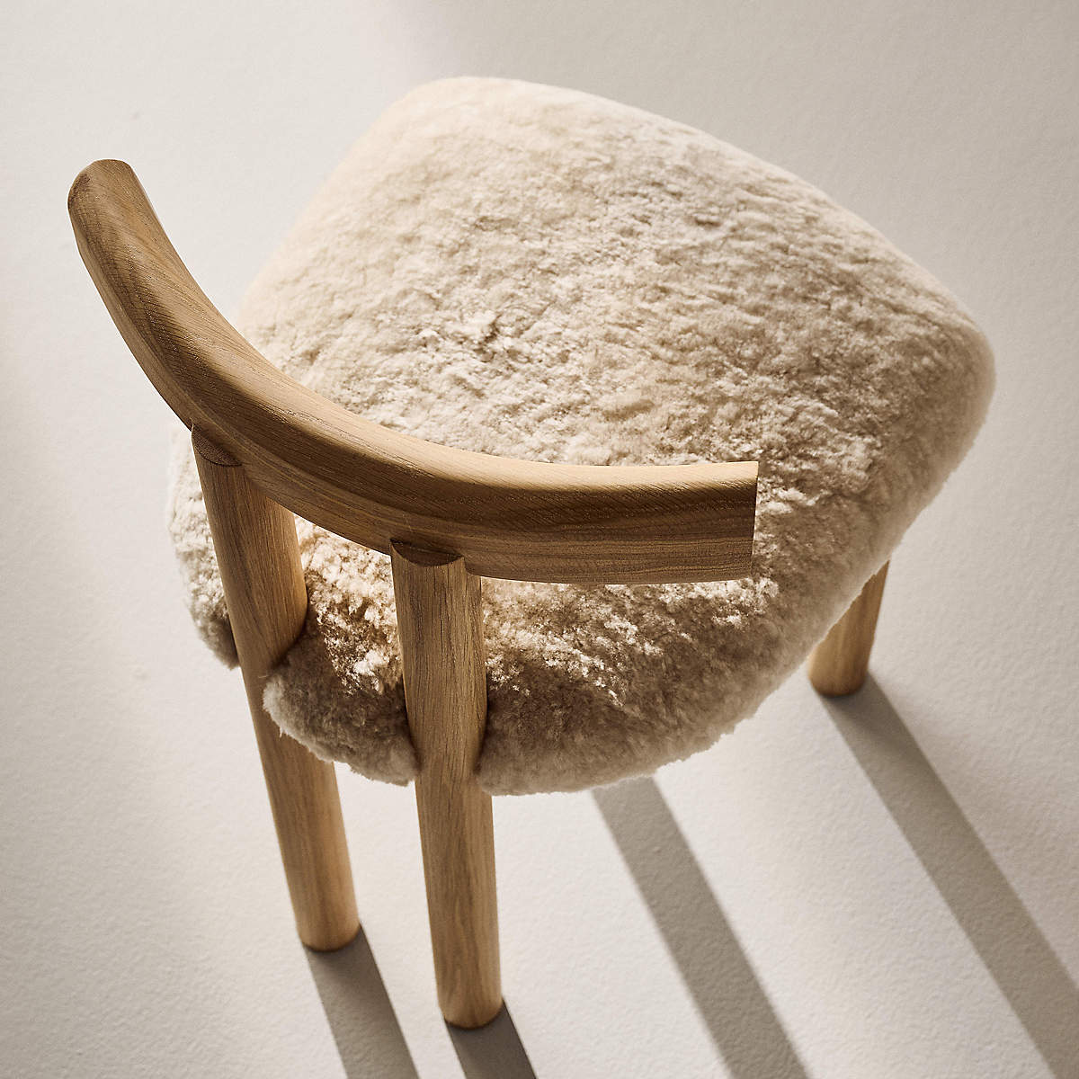 talent design, falden sandalye, İskandinav sandalye, koyun postu döşeme, minimal sandalye, doğal ahşap sandalye, modern tasarım sandalye, özel üretim mobilya, sipariş mobilya, ısmarlama mobilya, özel ölçü sandalye
