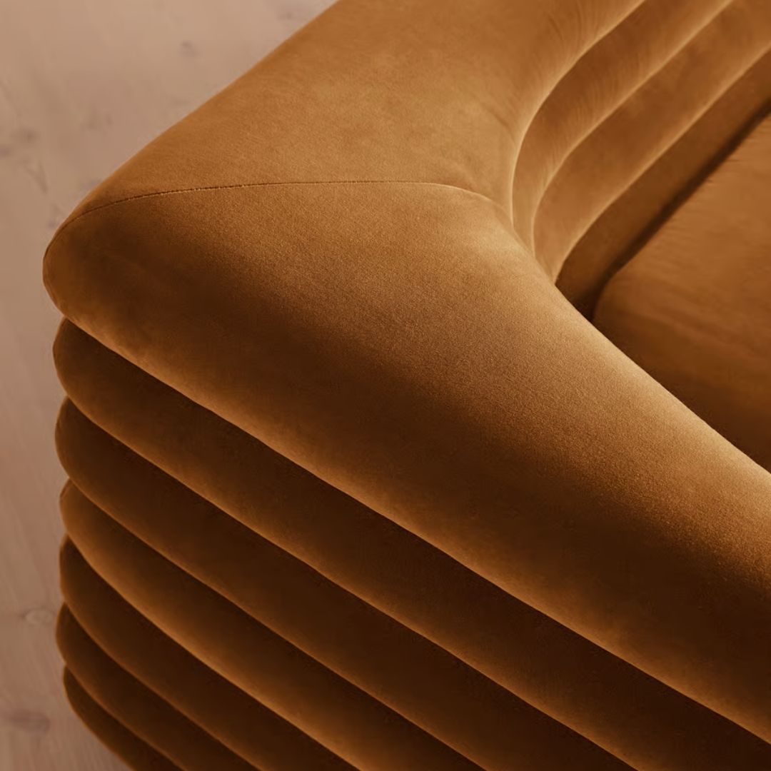 morvia kanepe, modern kadife kanepe, tüp form koltuk, özel üretim mobilya, ısmarlama kanepe, retro modern sofa, statement couch, handcrafted furniture, lüks koltuk, talent design kanepe