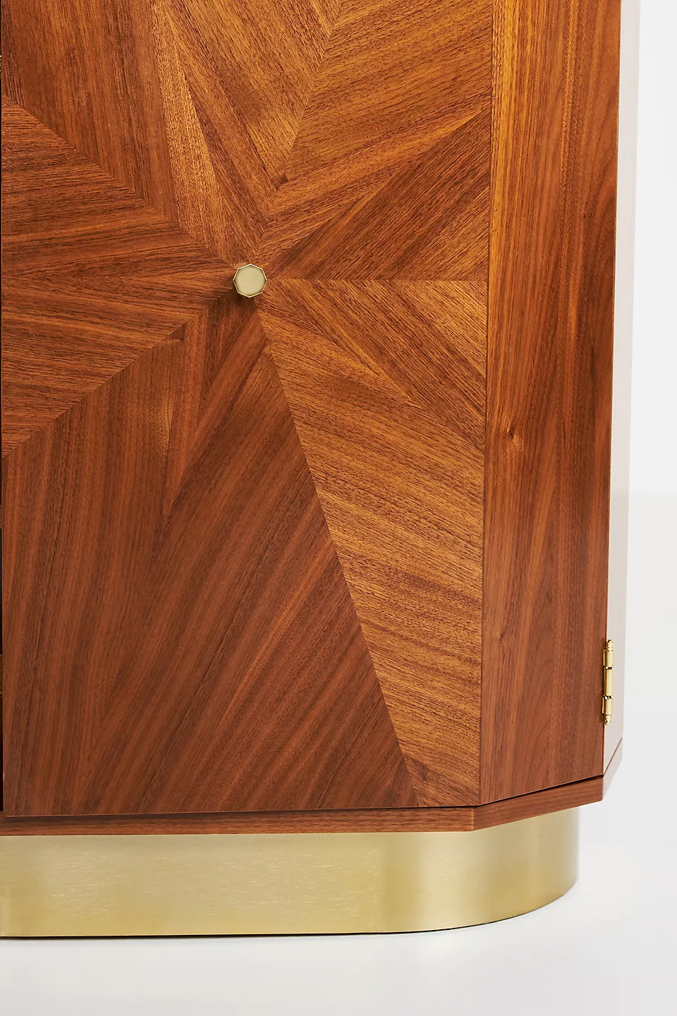 talent design, orenta büfe, ceviz büfe, pirinç detaylı büfe, geometrik kapaklı büfe, modern büfe, art deco büfe, contemporary sideboard, özel üretim mobilya, sipariş mobilya, özel ölçü mobilya, ısmarlama mobilya, handcrafted sideboard, custom made buffet