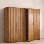 yivli kapak gardırop, modern gardırop, masif ahşap gardırop, özel üretim gardırop, sipariş gardırop, ısmarlama mobilya, giyinme odası dolabı, meşe gardırop, ceviz gardırop, minimal gardırop, talent design gardırop, arasta gardırop, özel ölçü mobilya, özel üretim mobilya, sipariş mobilya, ısmarlama mobilya