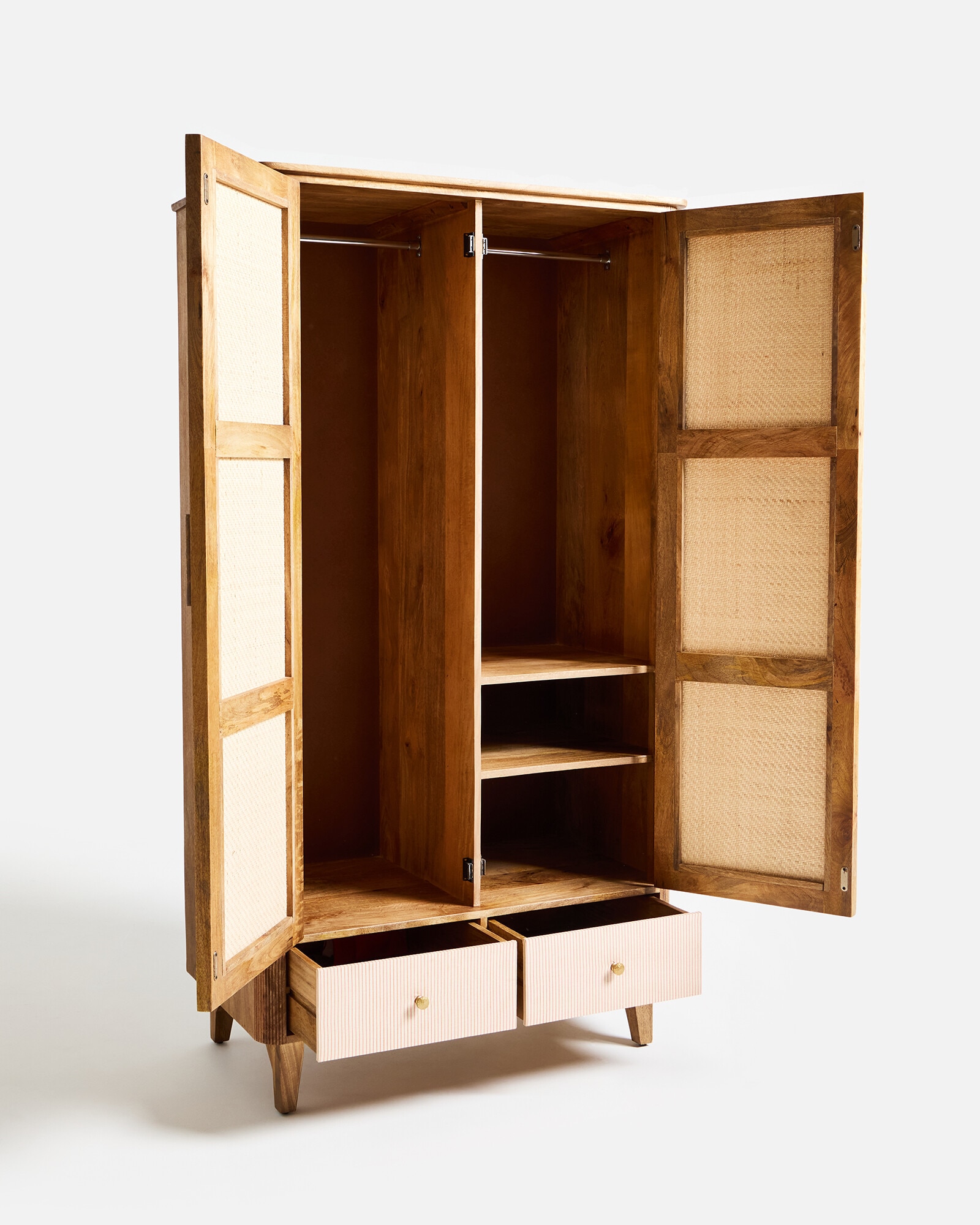 avelin gardrop, rattan dolap, doğal ahşap gardrop, açık meşe dolap, japandi gardrop, coastal dolap, boho dolap, modern ahşap gardrop, özel üretim dolap, sipariş mobilya, özel ölçü mobilya, ısmarlama mobilya, handmade furniture istanbul, talent design nişantaşı