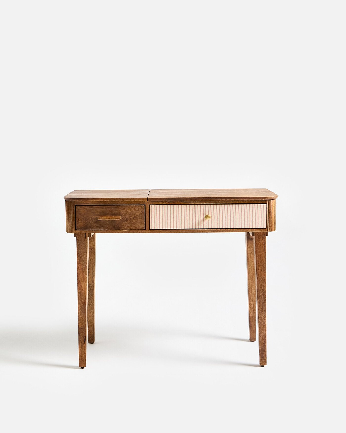 elvan makyaj masası, masif ahşap makyaj masası, açılır aynalı makyaj masası, ahşap makyaj masası modeli, tasarım makyaj masası, yatak odası makyaj masası, doğal ahşap mobilya, butik mobilya tasarımı, modern makyaj masası, özel üretim makyaj masası, özel ölçü makyaj masası, sipariş mobilya, ısmarlama mobilya, talent design makyaj masası