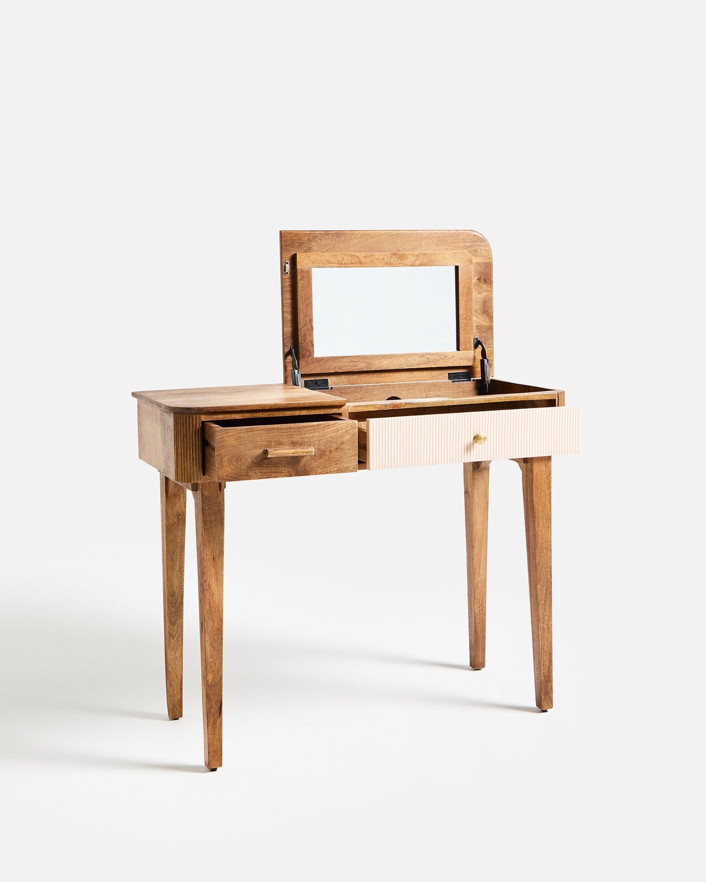 elvan makyaj masası, masif ahşap makyaj masası, açılır aynalı makyaj masası, ahşap makyaj masası modeli, tasarım makyaj masası, yatak odası makyaj masası, doğal ahşap mobilya, butik mobilya tasarımı, modern makyaj masası, özel üretim makyaj masası, özel ölçü makyaj masası, sipariş mobilya, ısmarlama mobilya, talent design makyaj masası