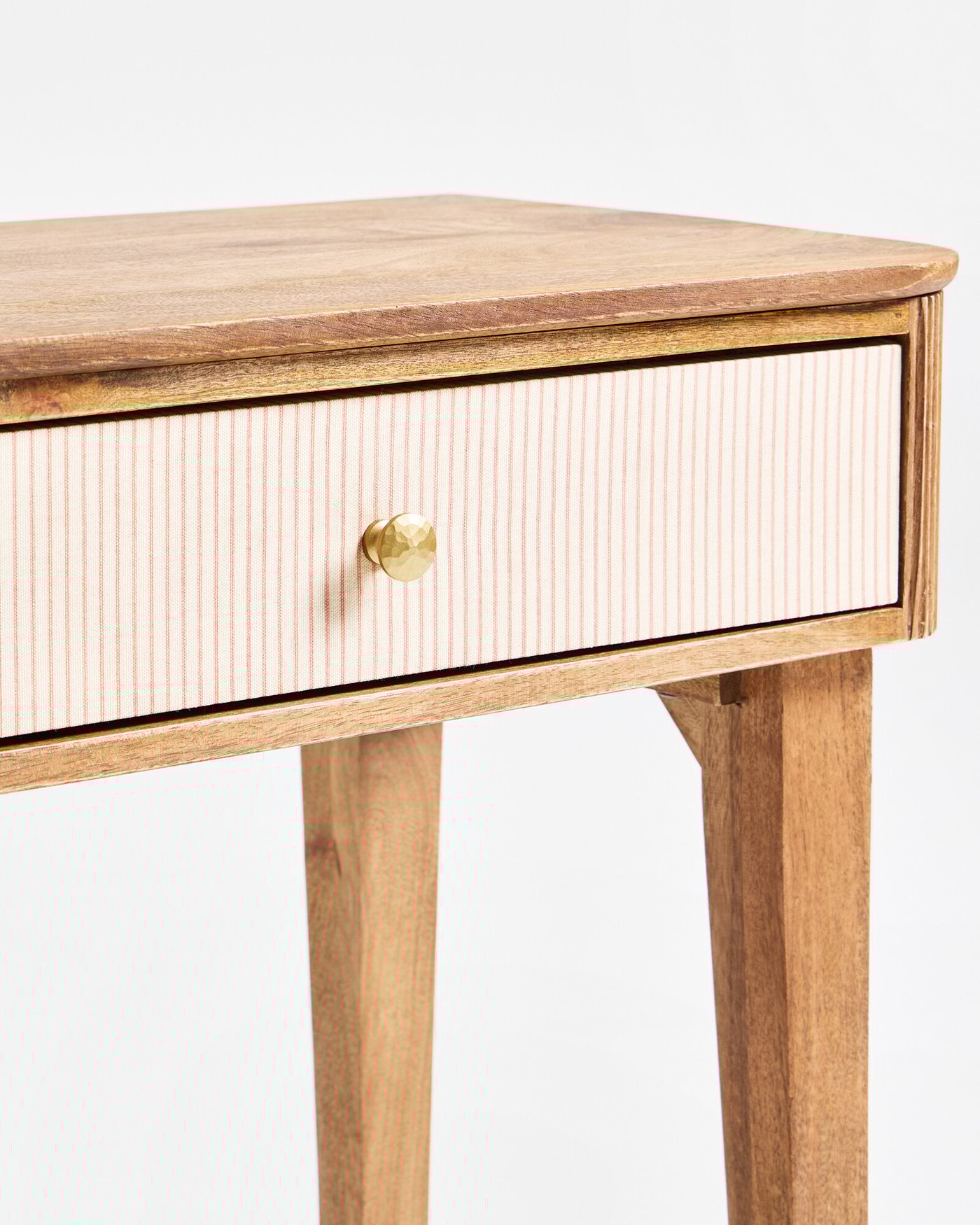 elvan makyaj masası, masif ahşap makyaj masası, açılır aynalı makyaj masası, ahşap makyaj masası modeli, tasarım makyaj masası, yatak odası makyaj masası, doğal ahşap mobilya, butik mobilya tasarımı, modern makyaj masası, özel üretim makyaj masası, özel ölçü makyaj masası, sipariş mobilya, ısmarlama mobilya, talent design makyaj masası