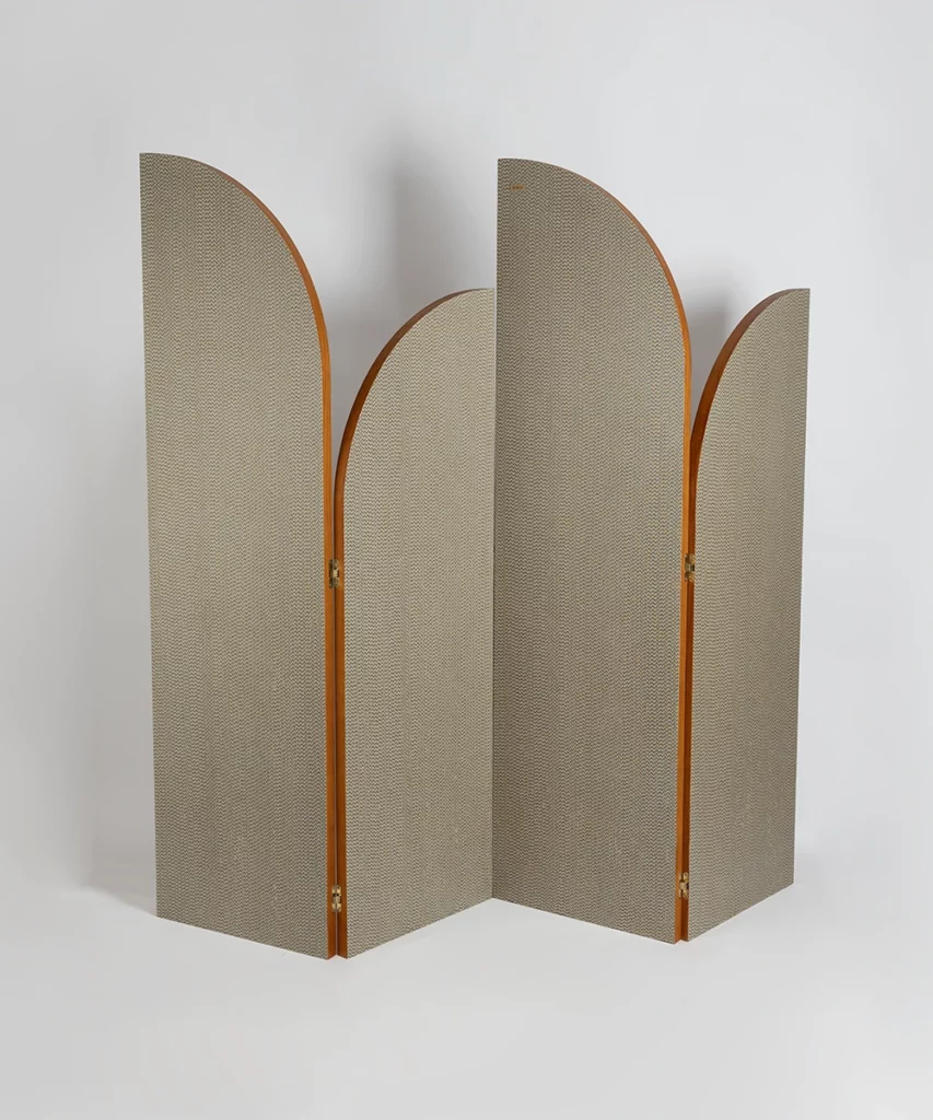 iris paravan, tasarım paravan, mitolojik paravan, özel üretim paravan, özel ölçü paravan, sipariş mobilya, ısmarlama mobilya, kumaş kaplı paravan, kavisli panel paravan, ahşap çerçeveli paravan, luxury room divider, talent design paravan
