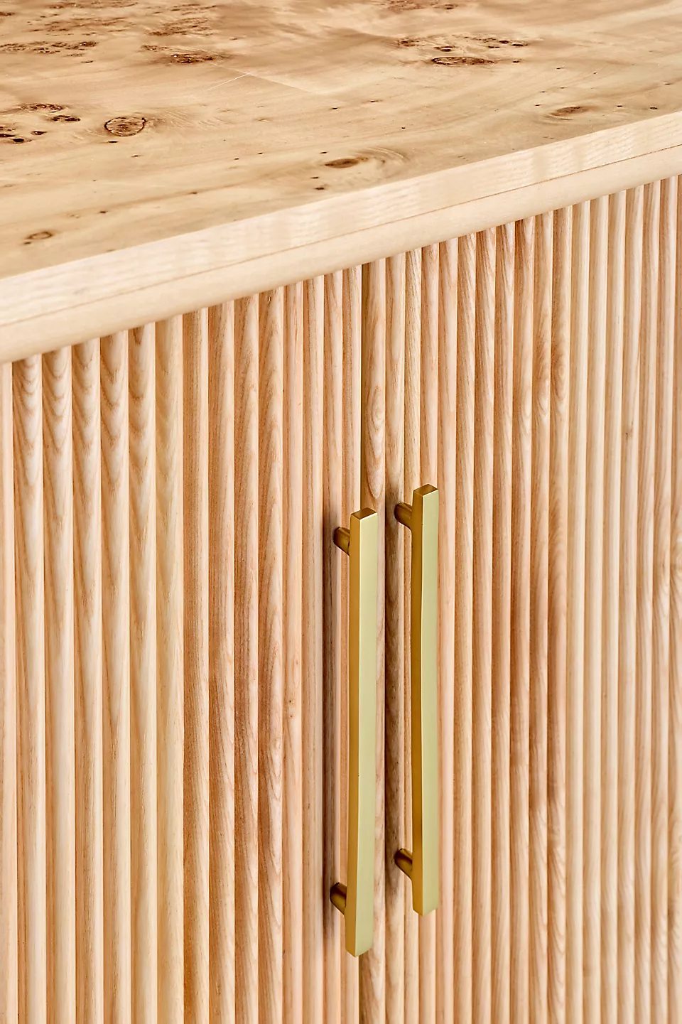 amerikan bar mobilyası, özel üretim bar dolabı, masif ahşap amerikan bar, fluted ahşap bar, özel ölçü bar ünitesi, sipariş mobilya bar, ısmarlama mobilya bar, lüks bar dolabı, modern amerikan bar, natural wood bar cabinet