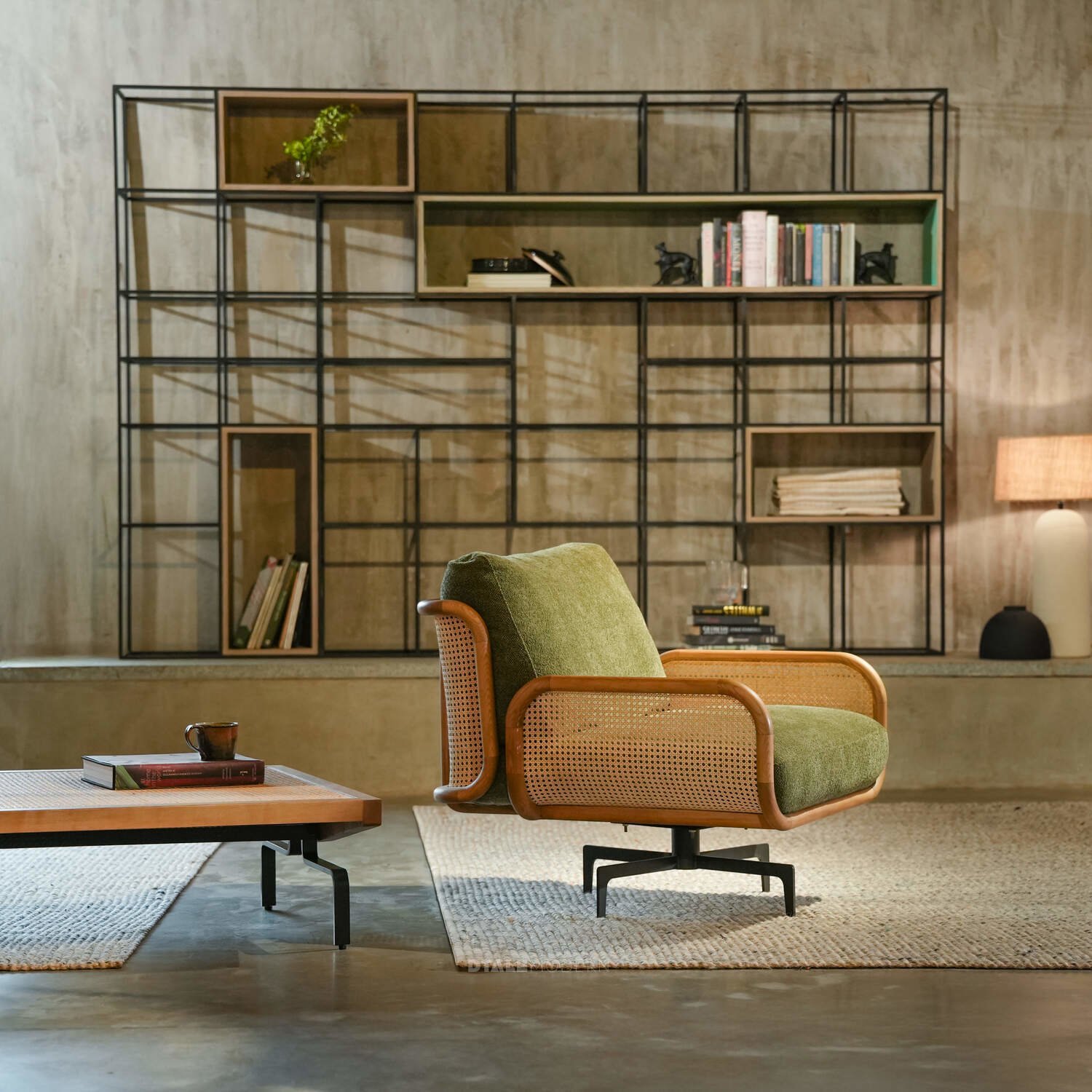 Sunuca koltuk, tasarım koltuk, modern lounge koltuk, ahşap gövdeli koltuk, hasır detaylı koltuk, özel üretim koltuk, özel ölçü koltuk, sipariş mobilya koltuk, ısmarlama mobilya koltuk, boucle kumaş koltuk, el işçiliği koltuk, luxury seating, designer armchair, contemporary furniture, butik mobilya, iç mimari koltuk, salon koltuğu, okuma koltuğu, tekli koltuk, özel üretim mobilya